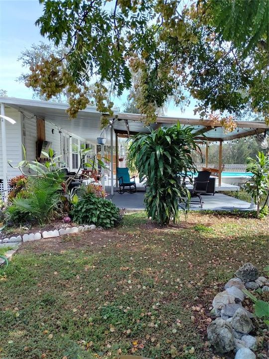 合同活跃: $300,000 (3 贝兹, 2 浴室, 1872 平方英尺)