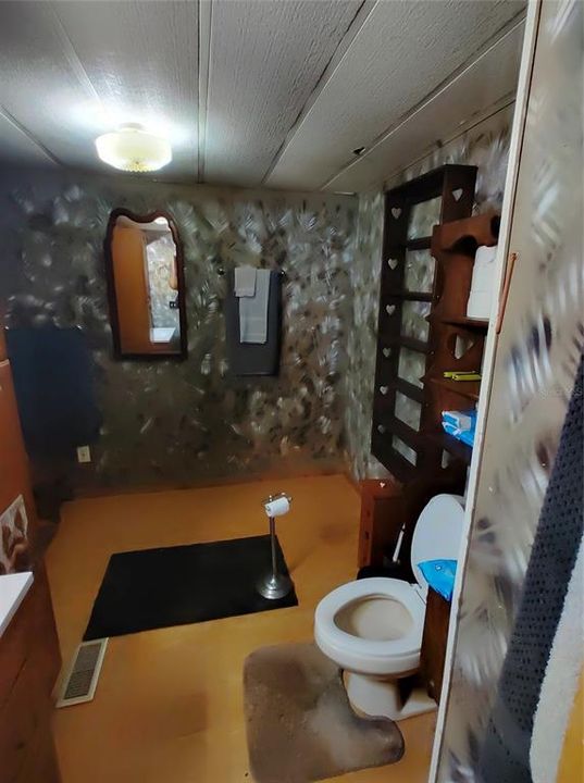 合同活跃: $300,000 (3 贝兹, 2 浴室, 1872 平方英尺)