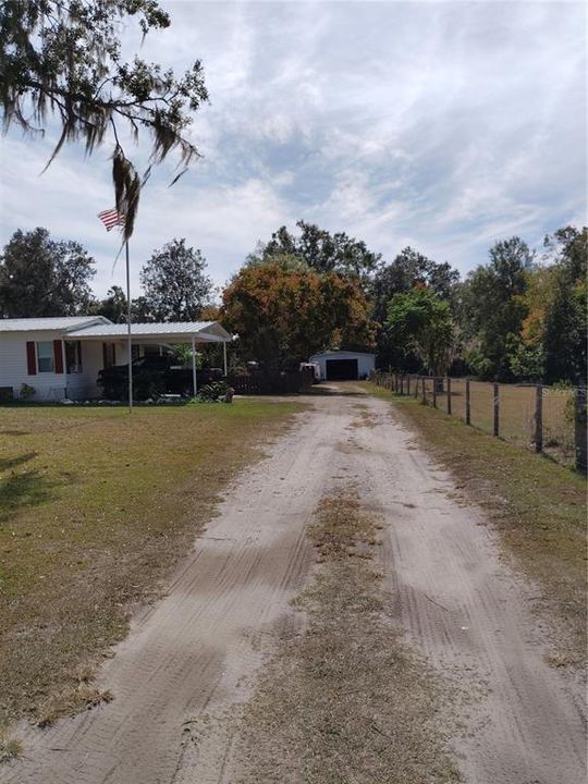 合同活跃: $300,000 (3 贝兹, 2 浴室, 1872 平方英尺)