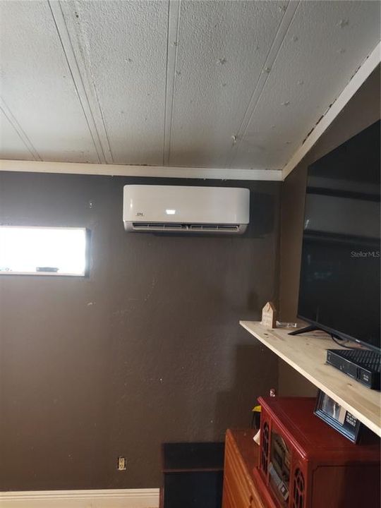 合同活跃: $300,000 (3 贝兹, 2 浴室, 1872 平方英尺)