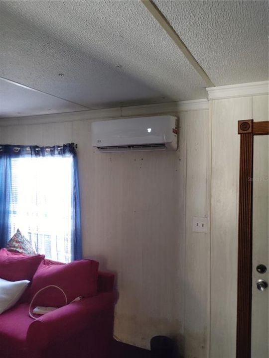 合同活跃: $300,000 (3 贝兹, 2 浴室, 1872 平方英尺)