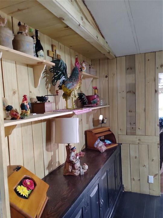 合同活跃: $300,000 (3 贝兹, 2 浴室, 1872 平方英尺)