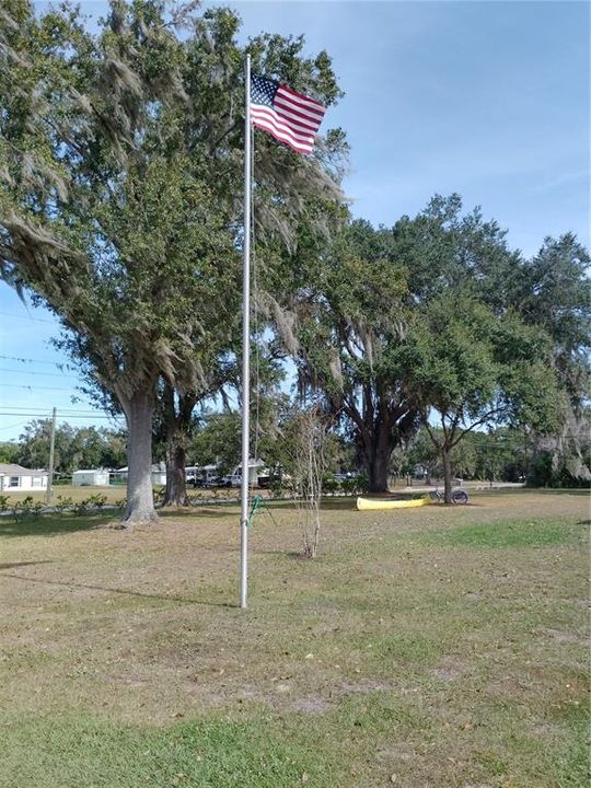 合同活跃: $300,000 (3 贝兹, 2 浴室, 1872 平方英尺)