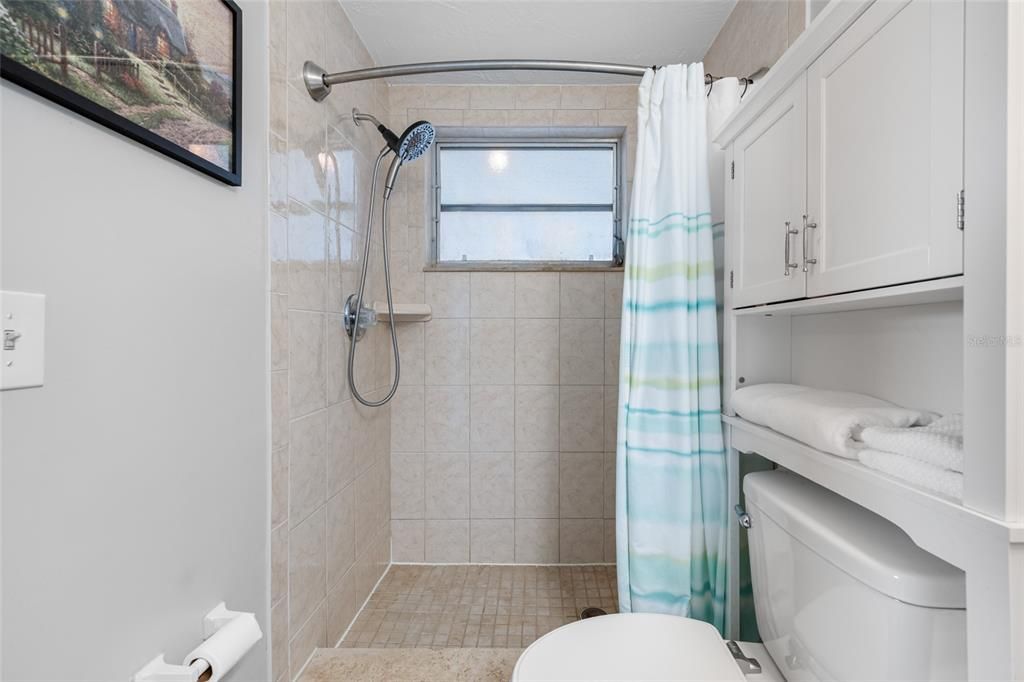 合同活跃: $235,000 (3 贝兹, 2 浴室, 1368 平方英尺)