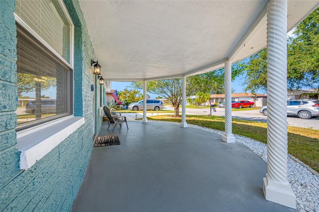 合同活跃: $235,000 (3 贝兹, 2 浴室, 1368 平方英尺)