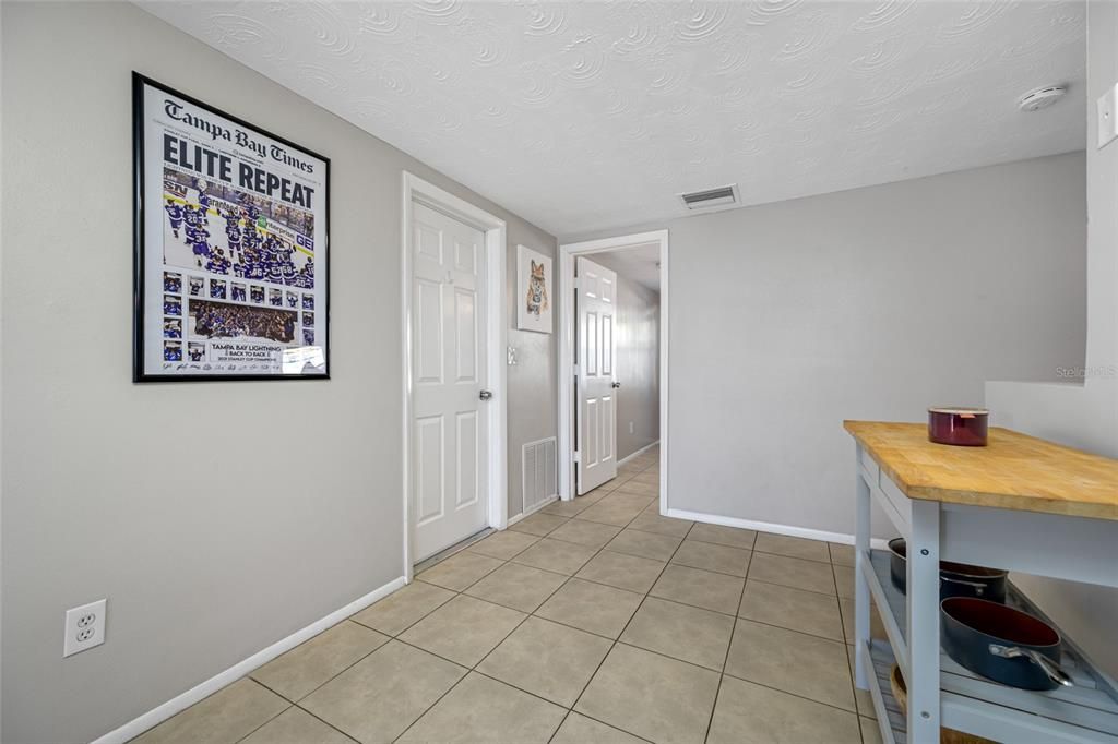 合同活跃: $235,000 (3 贝兹, 2 浴室, 1368 平方英尺)