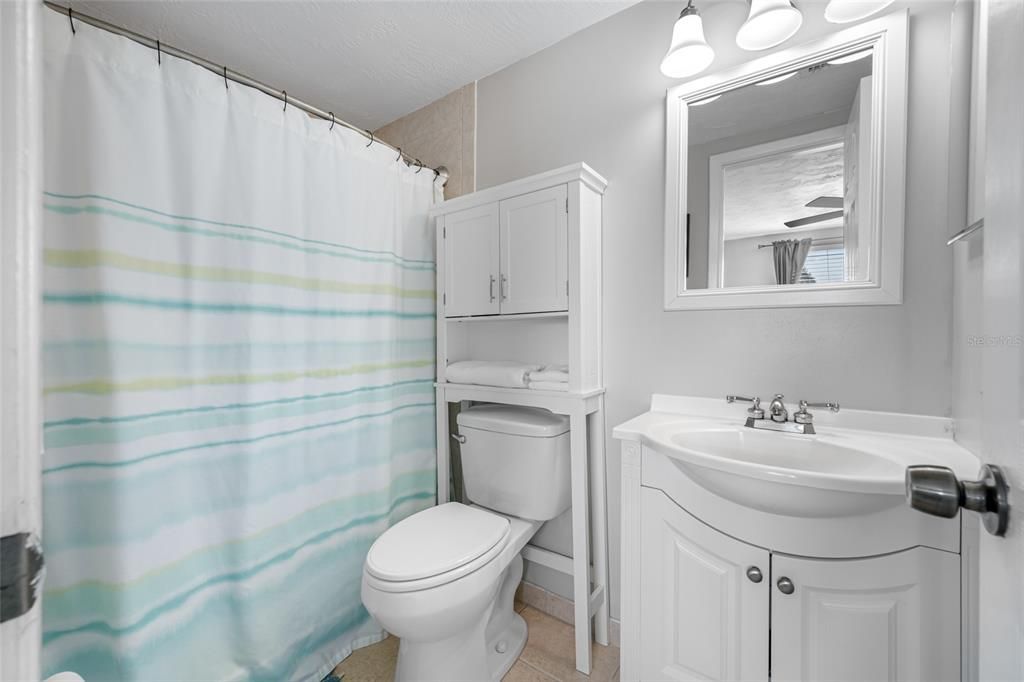 合同活跃: $235,000 (3 贝兹, 2 浴室, 1368 平方英尺)