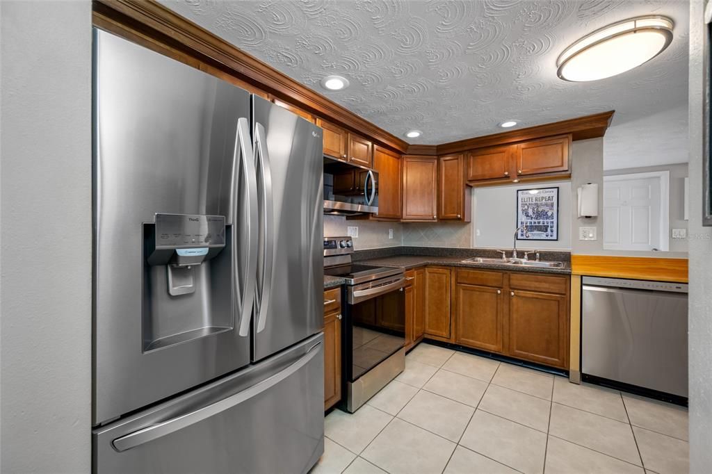 合同活跃: $235,000 (3 贝兹, 2 浴室, 1368 平方英尺)