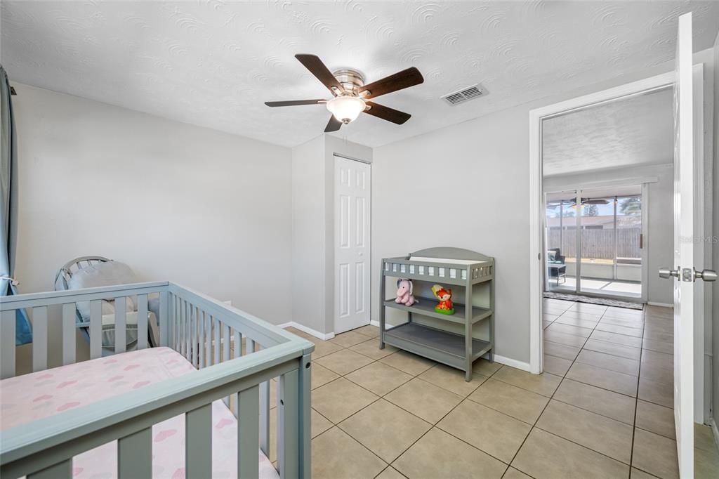 合同活跃: $235,000 (3 贝兹, 2 浴室, 1368 平方英尺)