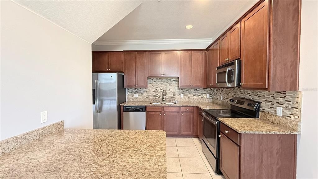 For Rent: $2,100 (4 beds, 2 baths, 1615 Square Feet)