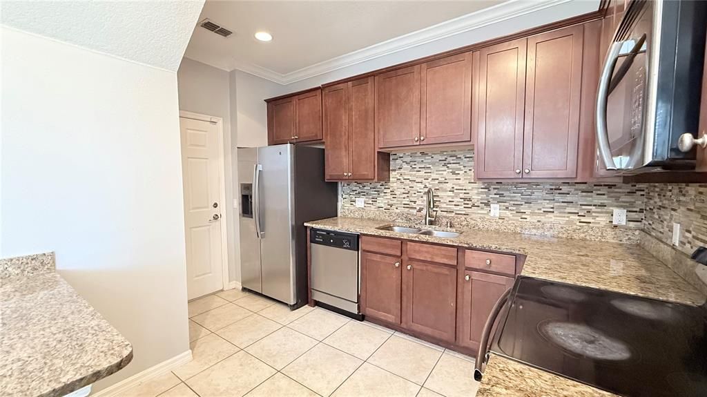 For Rent: $2,100 (4 beds, 2 baths, 1615 Square Feet)