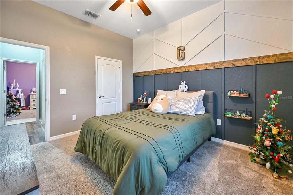 合同活跃: $630,000 (4 贝兹, 3 浴室, 2400 平方英尺)