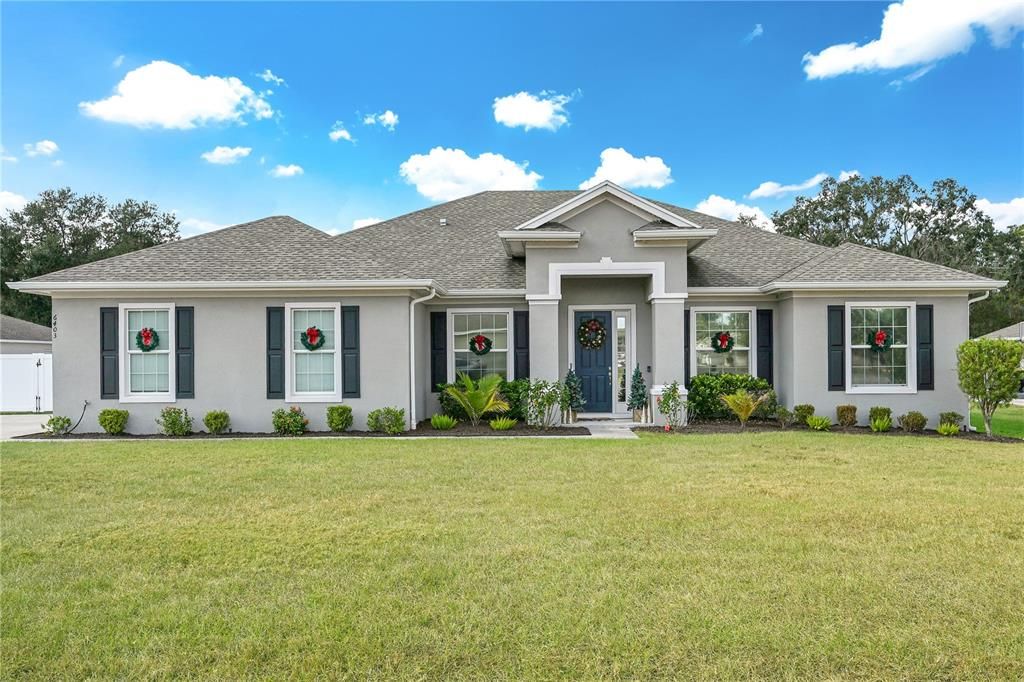 合同活跃: $630,000 (4 贝兹, 3 浴室, 2400 平方英尺)