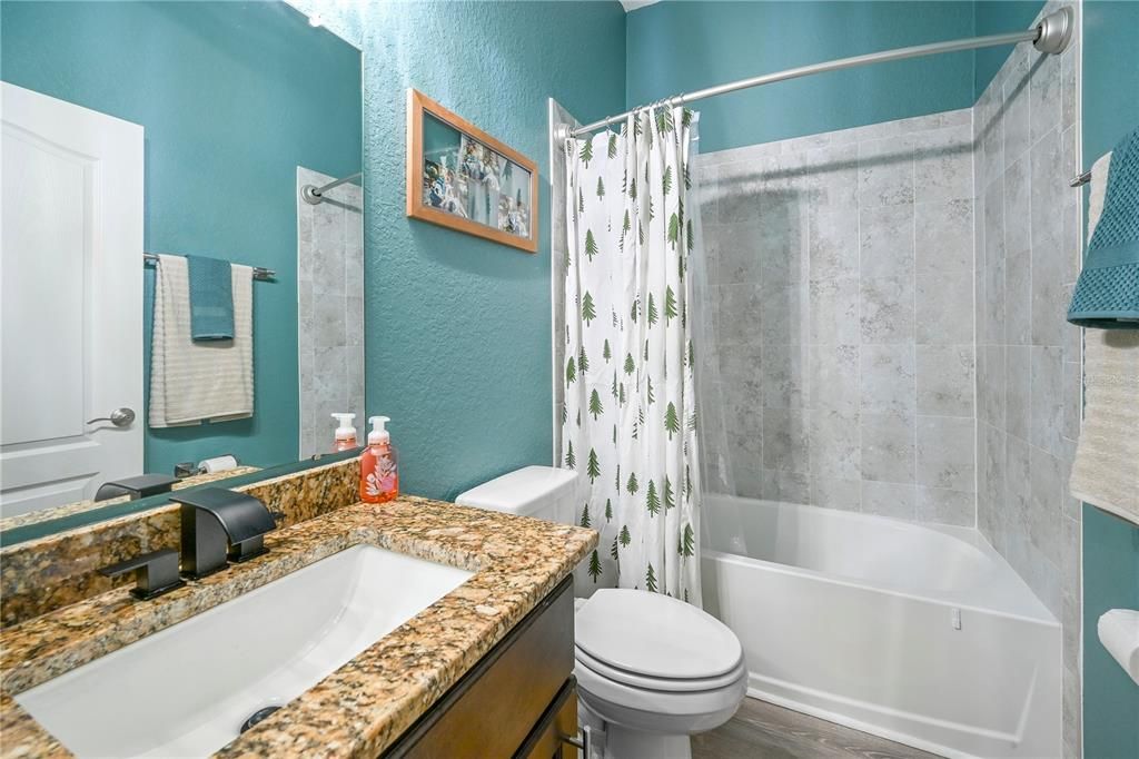 合同活跃: $630,000 (4 贝兹, 3 浴室, 2400 平方英尺)