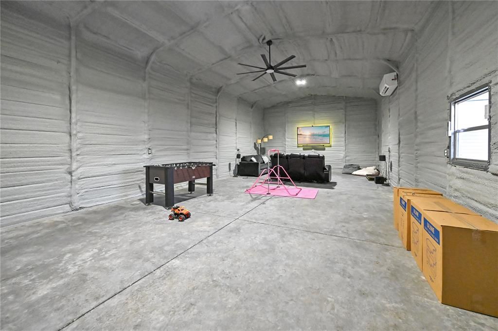 合同活跃: $630,000 (4 贝兹, 3 浴室, 2400 平方英尺)