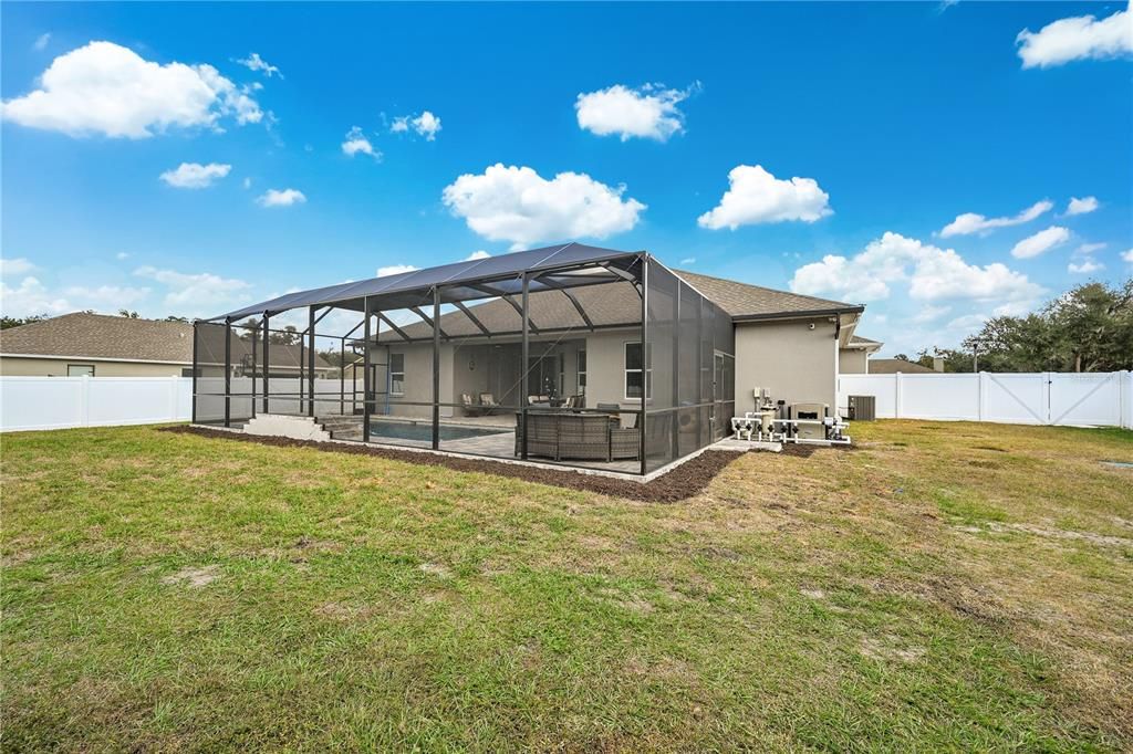 合同活跃: $630,000 (4 贝兹, 3 浴室, 2400 平方英尺)