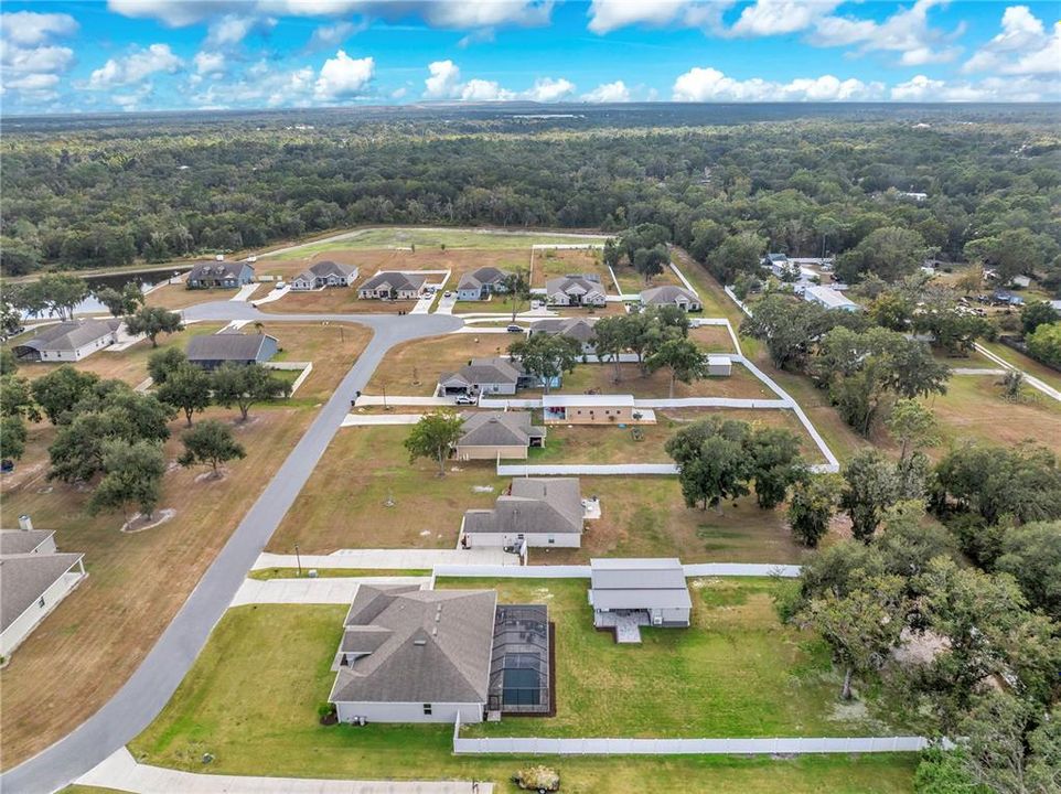 合同活跃: $630,000 (4 贝兹, 3 浴室, 2400 平方英尺)