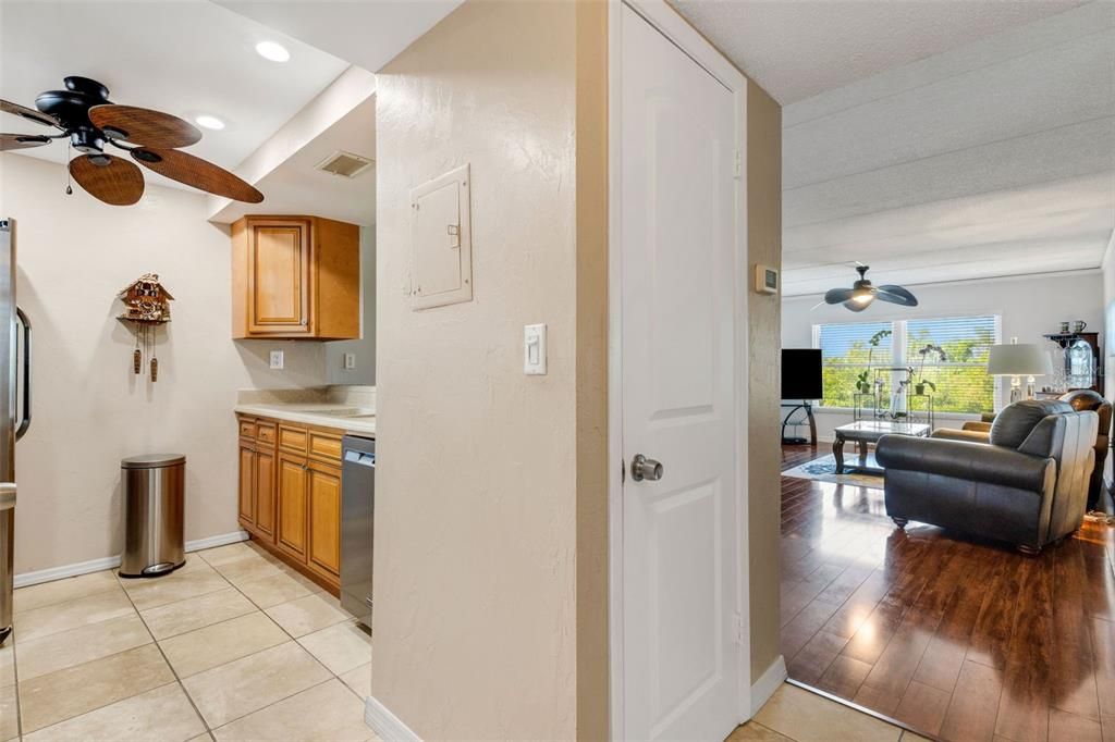 En Venta: $215,000 (2 camas, 2 baños, 1304 Pies cuadrados)