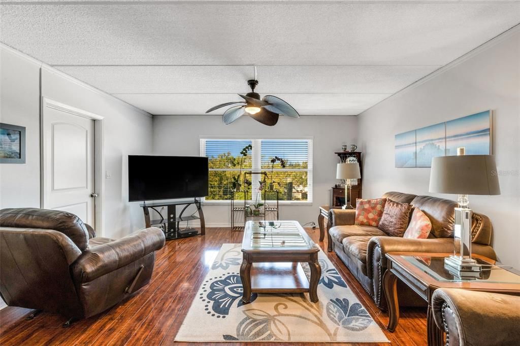 En Venta: $215,000 (2 camas, 2 baños, 1304 Pies cuadrados)