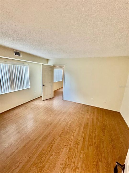 For Rent: $2,000 (2 beds, 2 baths, 918 Square Feet)