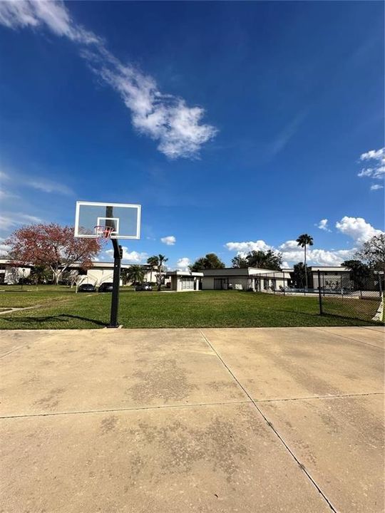 For Rent: $2,000 (2 beds, 2 baths, 918 Square Feet)