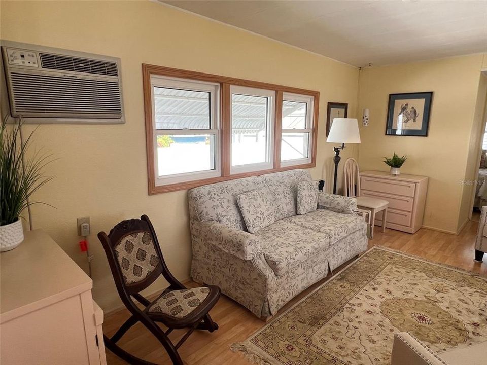 待售: $75,000 (2 贝兹, 1 浴室, 550 平方英尺)