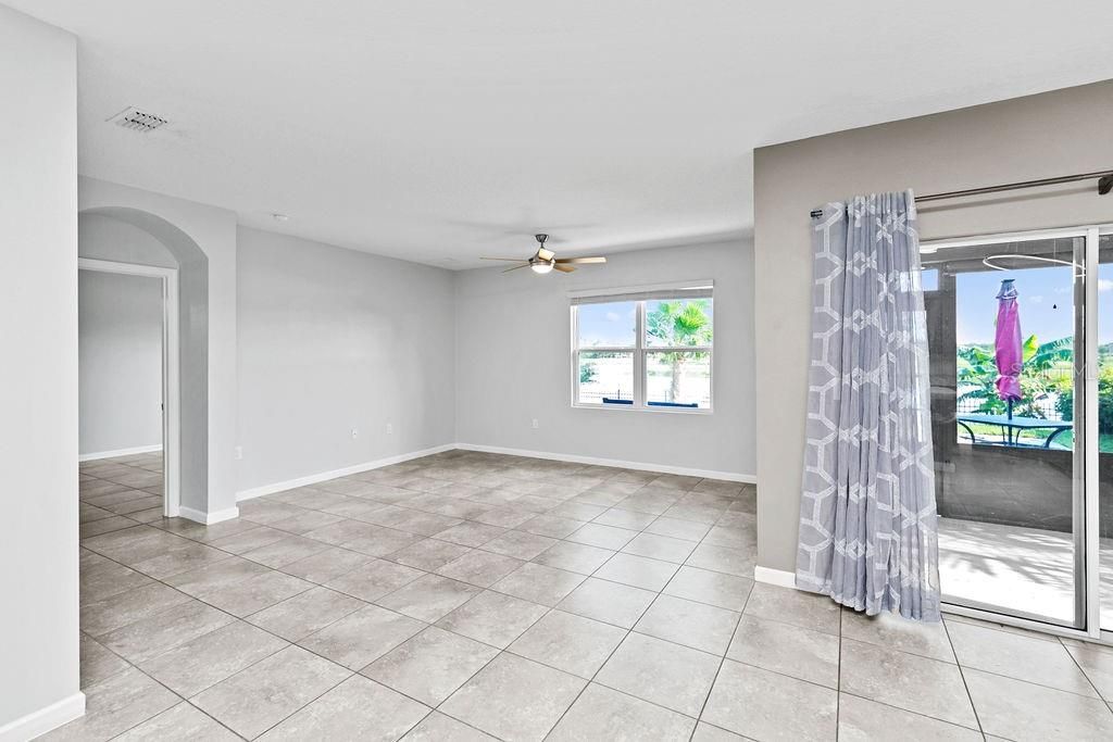 En Venta: $370,000 (4 camas, 2 baños, 1830 Pies cuadrados)