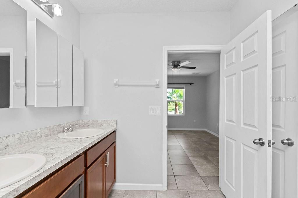 En Venta: $370,000 (4 camas, 2 baños, 1830 Pies cuadrados)