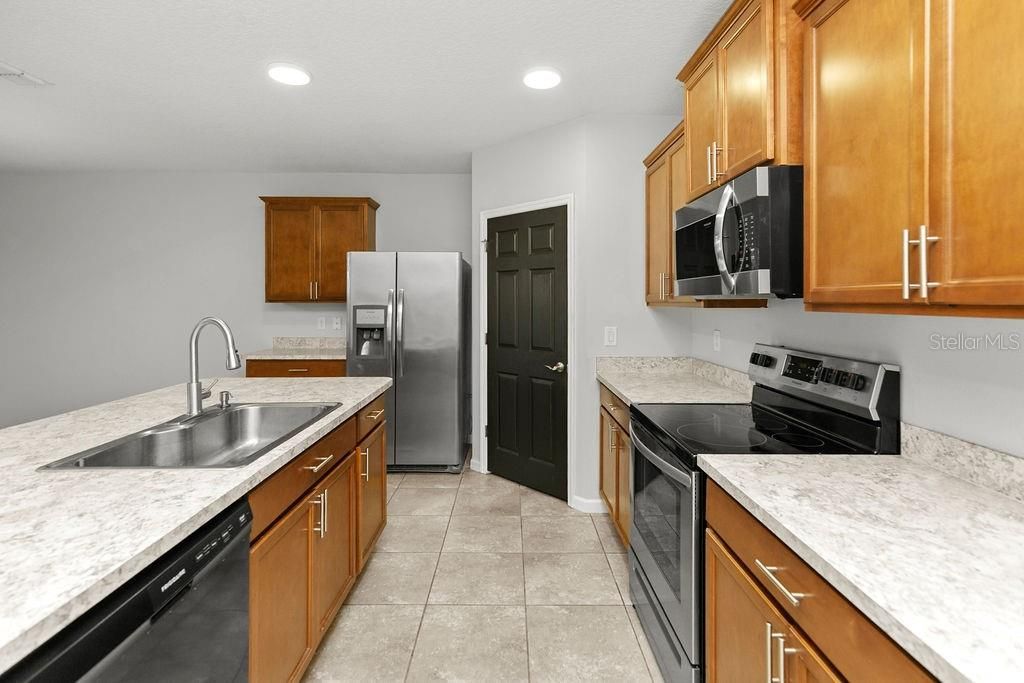 En Venta: $370,000 (4 camas, 2 baños, 1830 Pies cuadrados)