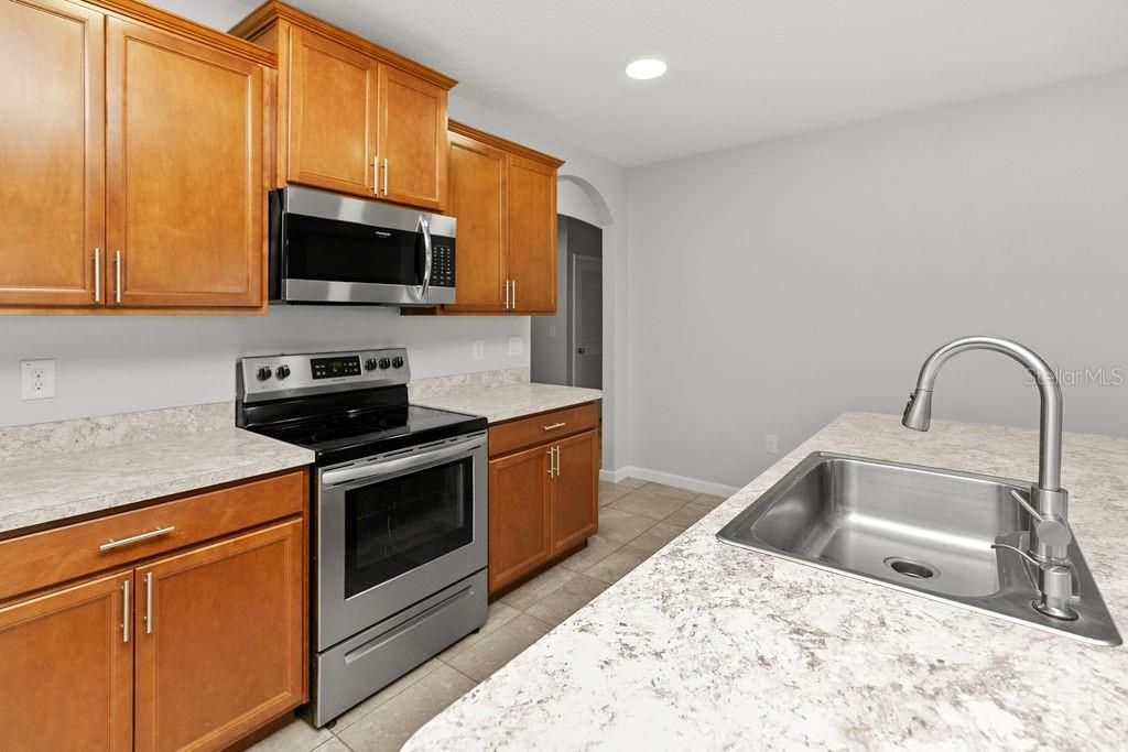 En Venta: $370,000 (4 camas, 2 baños, 1830 Pies cuadrados)