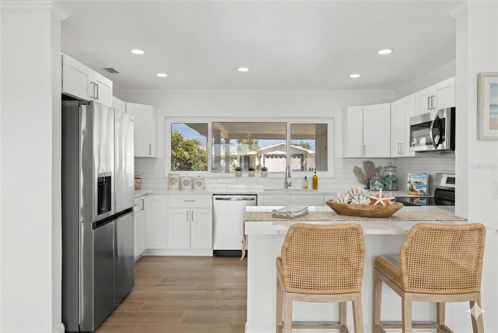 合同活跃: $975,000 (2 贝兹, 2 浴室, 1342 平方英尺)