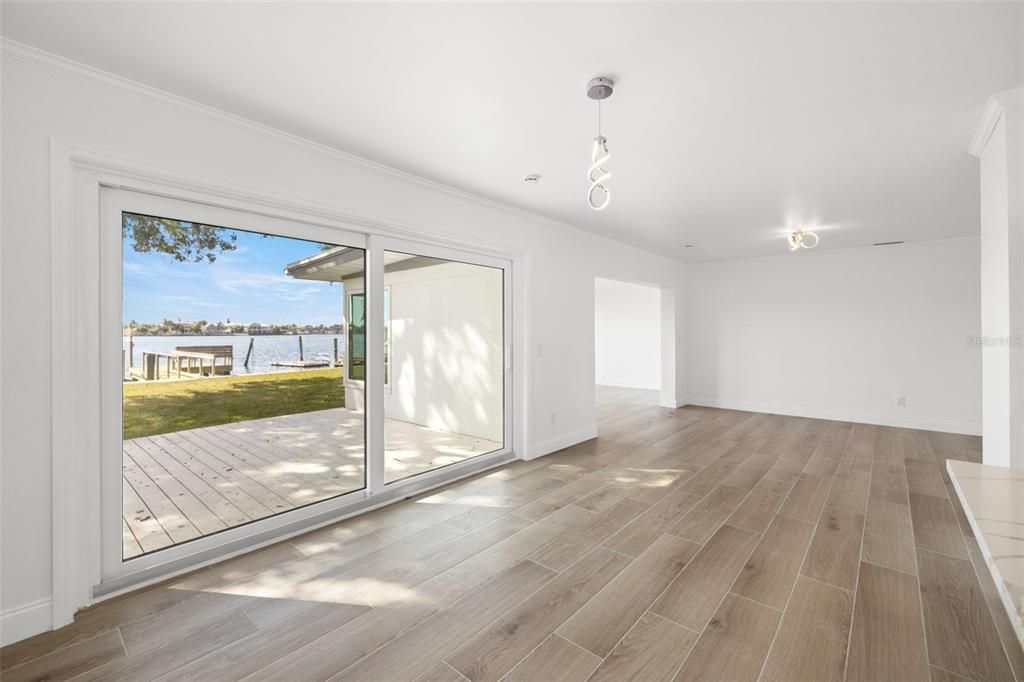 合同活跃: $975,000 (2 贝兹, 2 浴室, 1342 平方英尺)