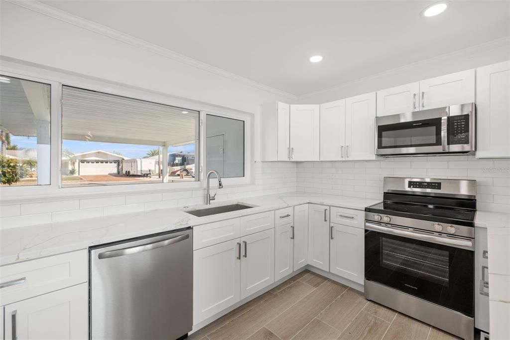 合同活跃: $975,000 (2 贝兹, 2 浴室, 1342 平方英尺)