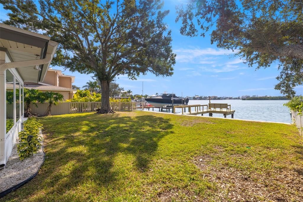 合同活跃: $975,000 (2 贝兹, 2 浴室, 1342 平方英尺)