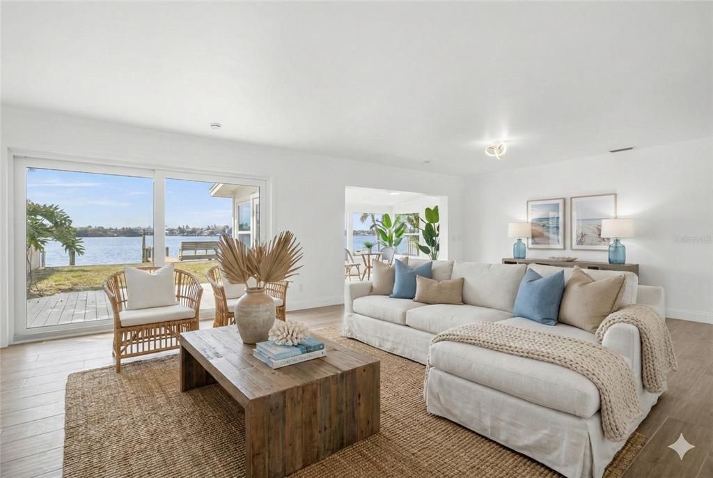 合同活跃: $975,000 (2 贝兹, 2 浴室, 1342 平方英尺)