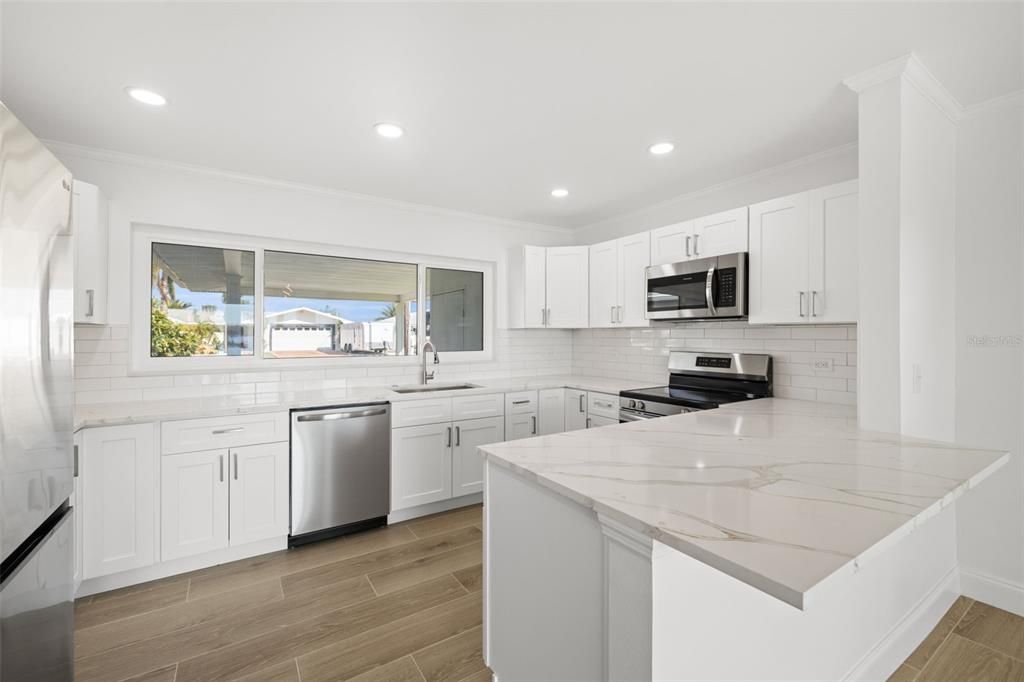 合同活跃: $975,000 (2 贝兹, 2 浴室, 1342 平方英尺)