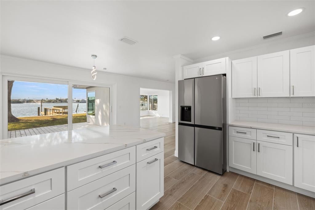 合同活跃: $975,000 (2 贝兹, 2 浴室, 1342 平方英尺)