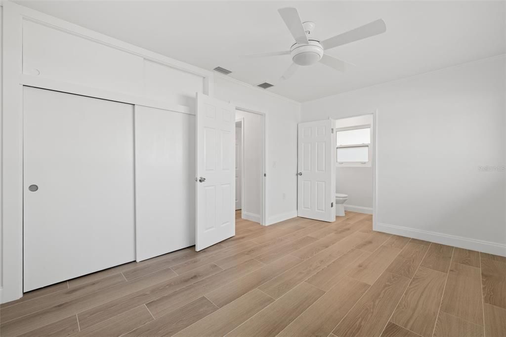 合同活跃: $975,000 (2 贝兹, 2 浴室, 1342 平方英尺)