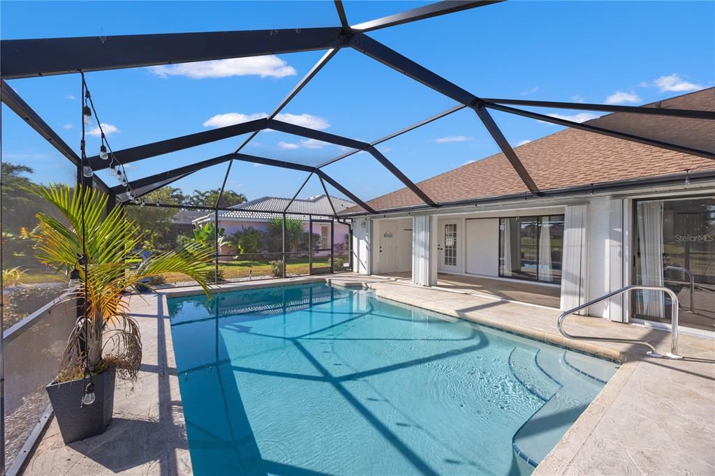 For Sale: $450,000 (3 beds, 3 baths, 2016 Square Feet)