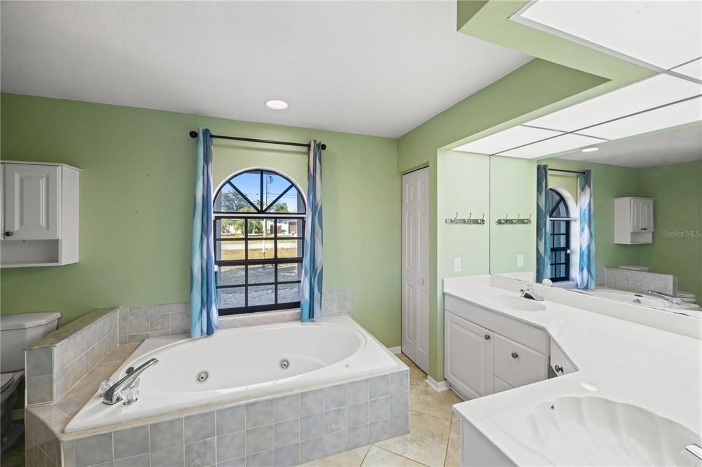 For Sale: $450,000 (3 beds, 3 baths, 2016 Square Feet)