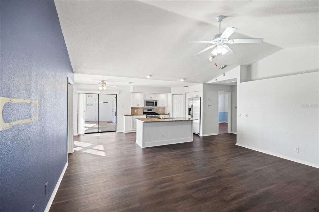 For Sale: $450,000 (3 beds, 3 baths, 2016 Square Feet)