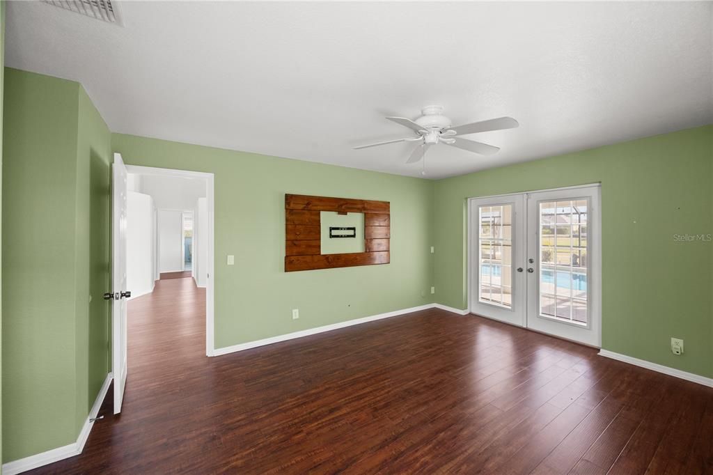 For Sale: $450,000 (3 beds, 3 baths, 2016 Square Feet)