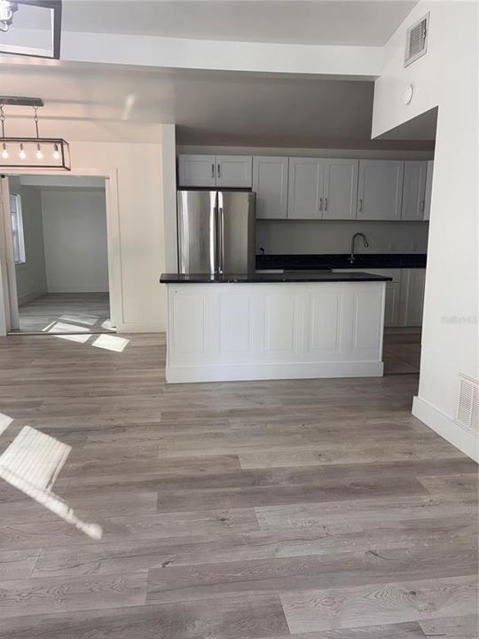 For Rent: $3,800 (4 beds, 2 baths, 1474 Square Feet)