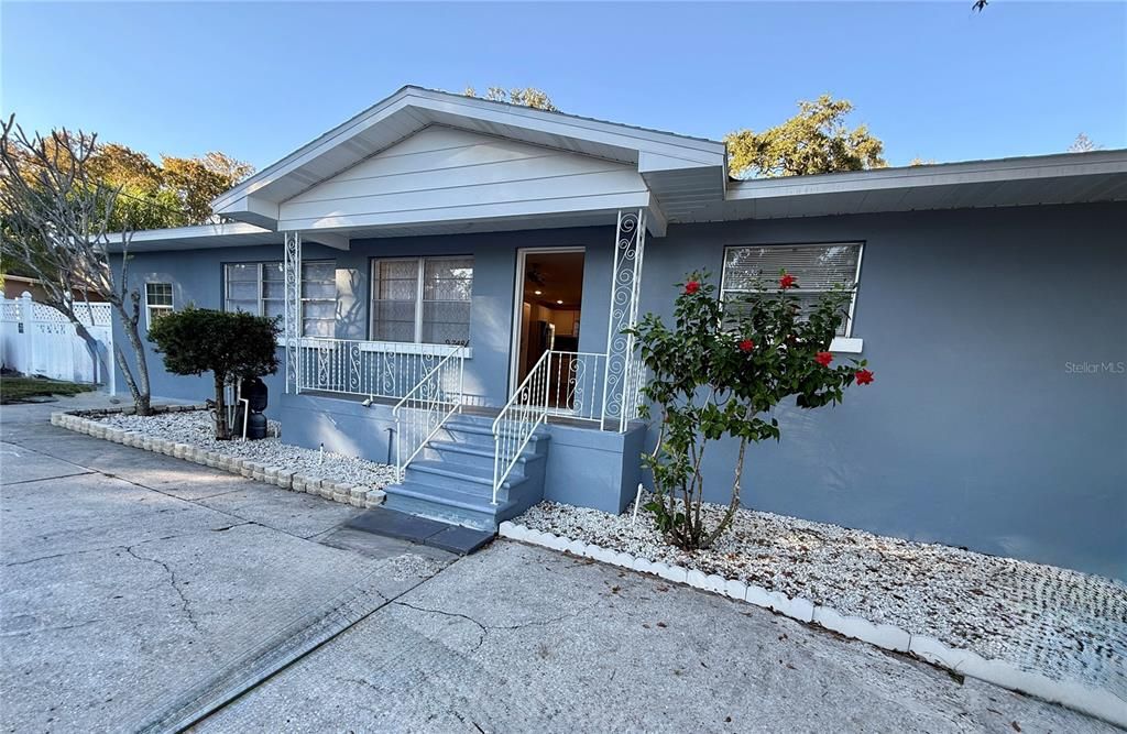 For Rent: $2,200 (3 beds, 1 baths, 1542 Square Feet)