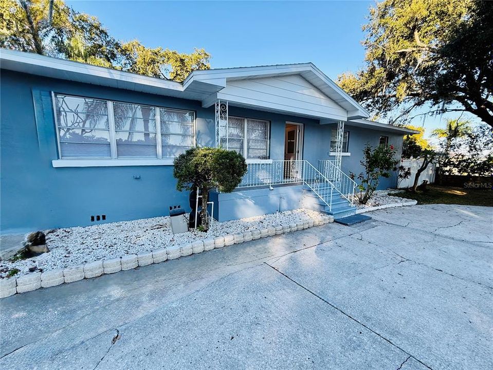 For Rent: $2,200 (3 beds, 1 baths, 1542 Square Feet)