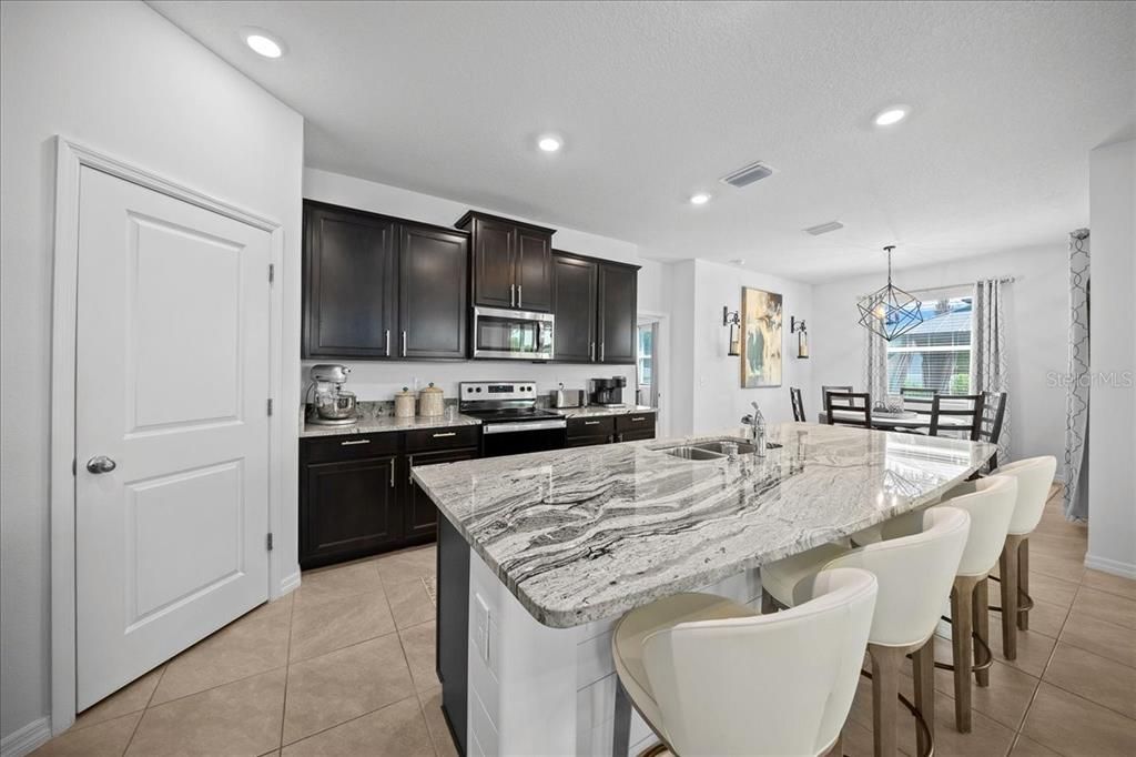 For Sale: $460,000 (4 beds, 3 baths, 2835 Square Feet)