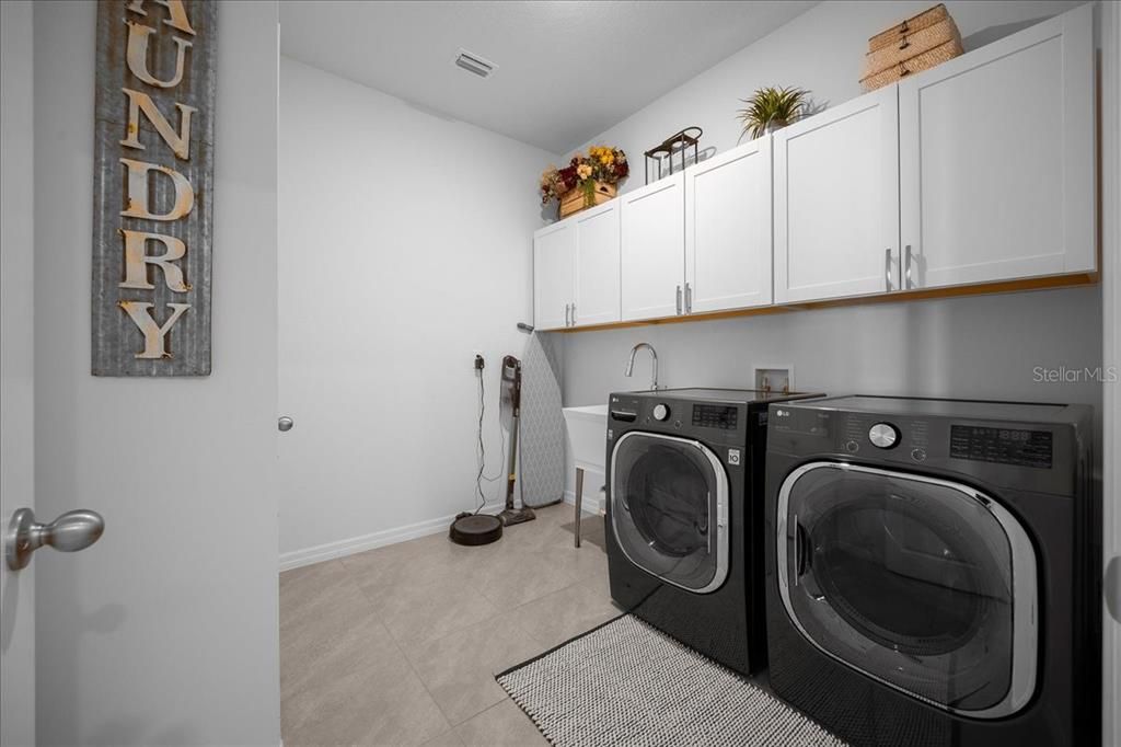 For Sale: $460,000 (4 beds, 3 baths, 2835 Square Feet)