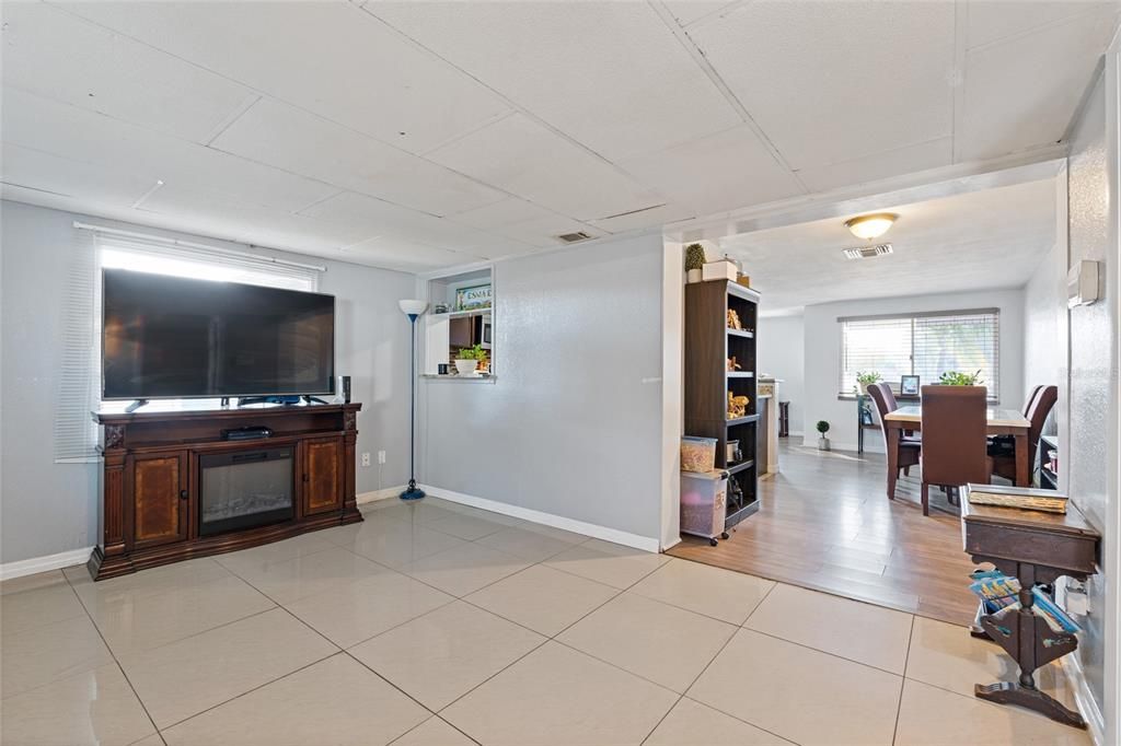 En Venta: $325,000 (3 camas, 1 baños, 1143 Pies cuadrados)