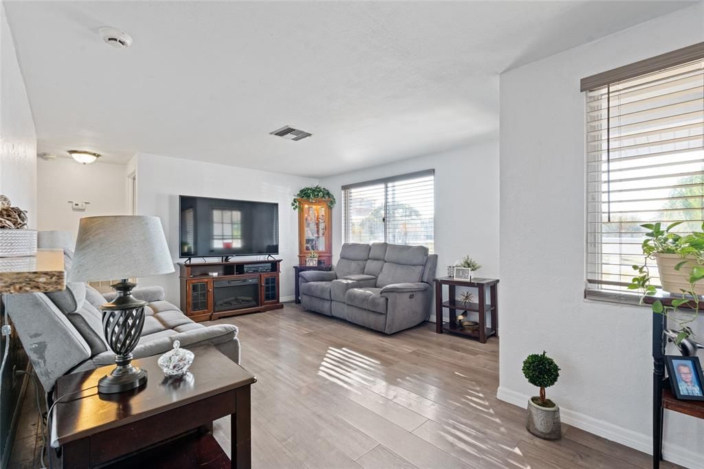 En Venta: $325,000 (3 camas, 1 baños, 1143 Pies cuadrados)