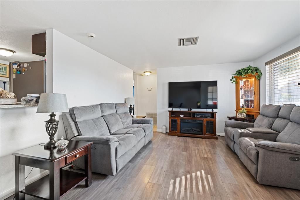 En Venta: $325,000 (3 camas, 1 baños, 1143 Pies cuadrados)